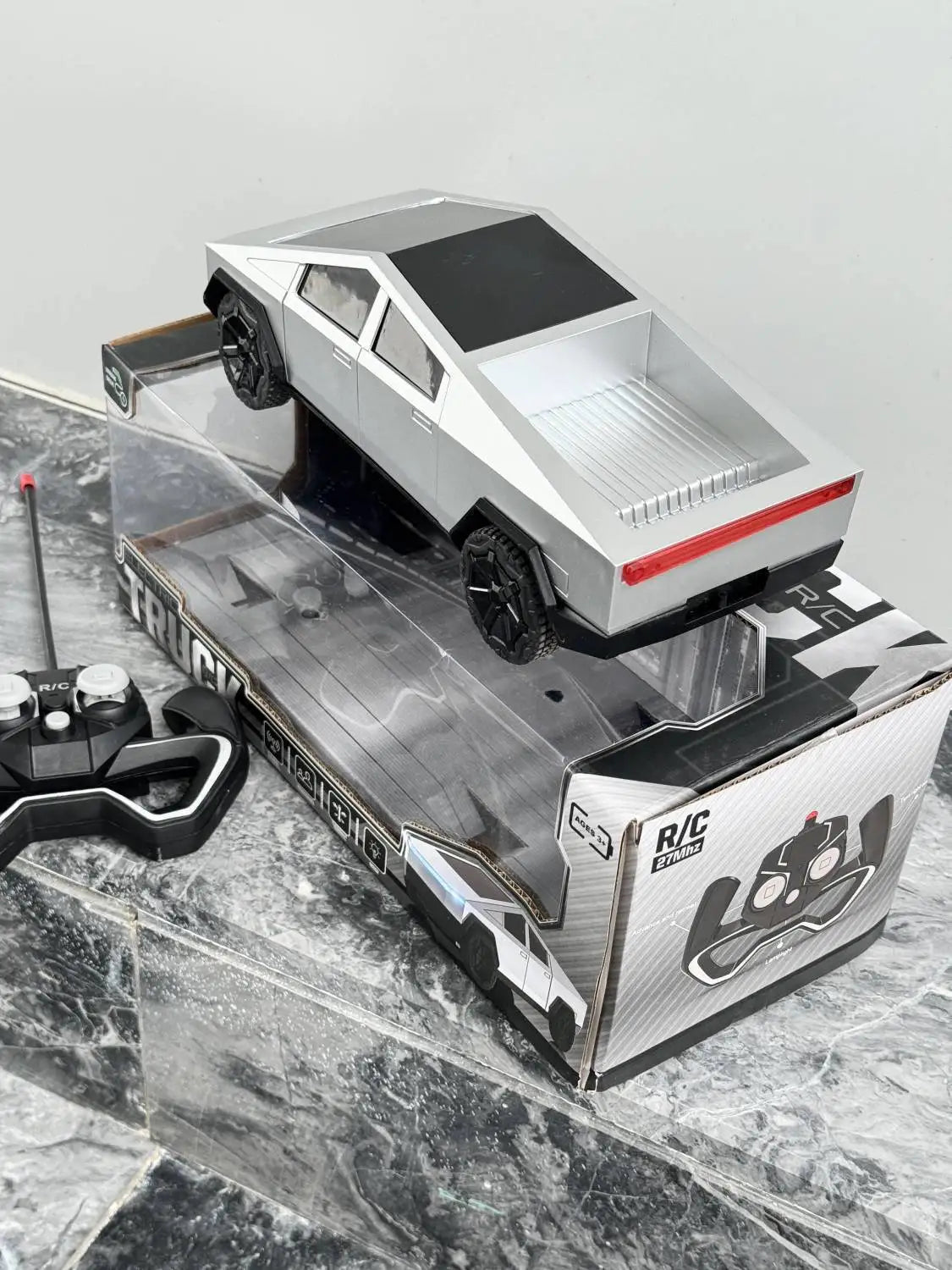 Cyber Beast: 1:12 Offroad RC Truck