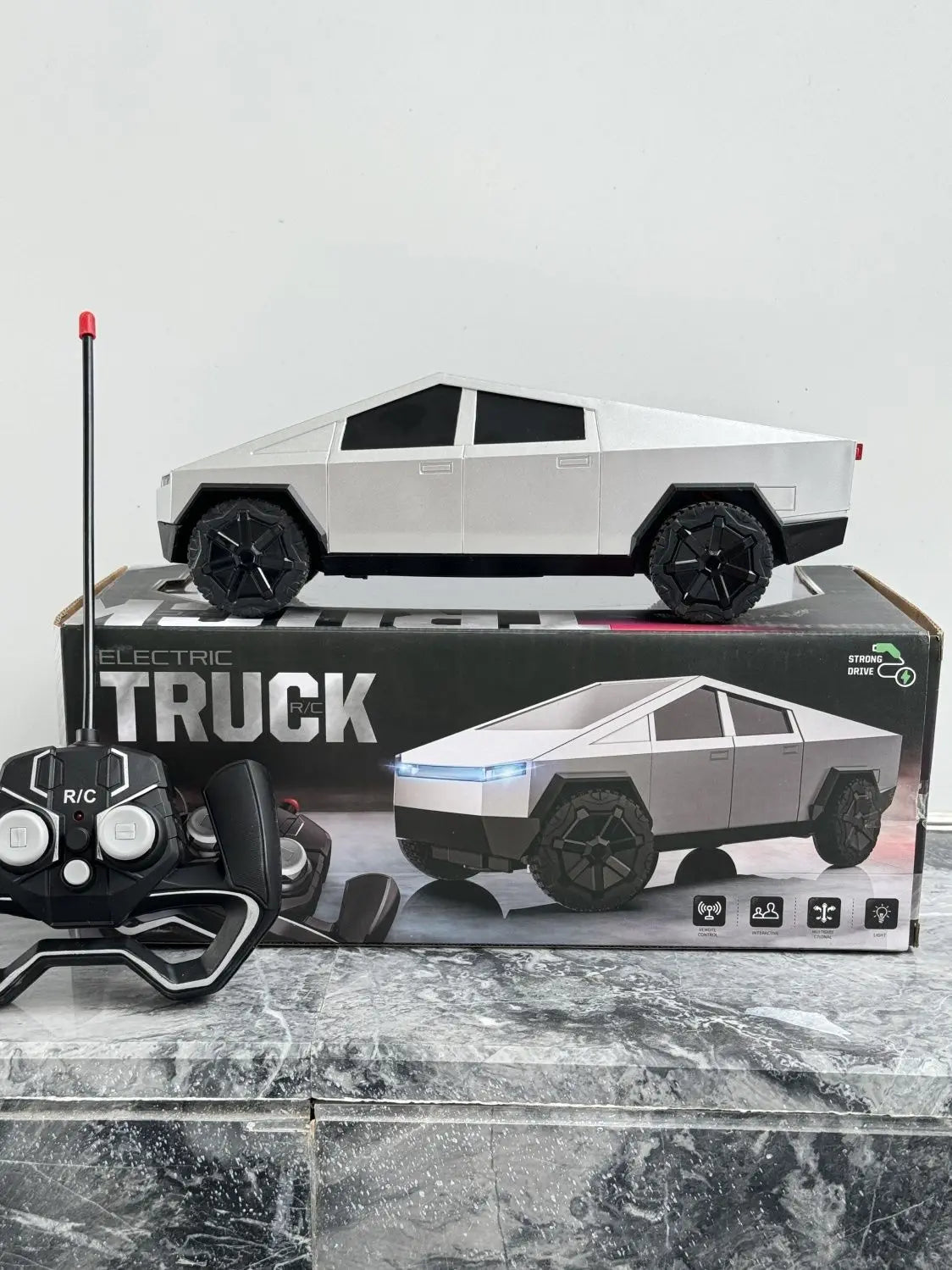 Cyber Beast: 1:12 Offroad RC Truck