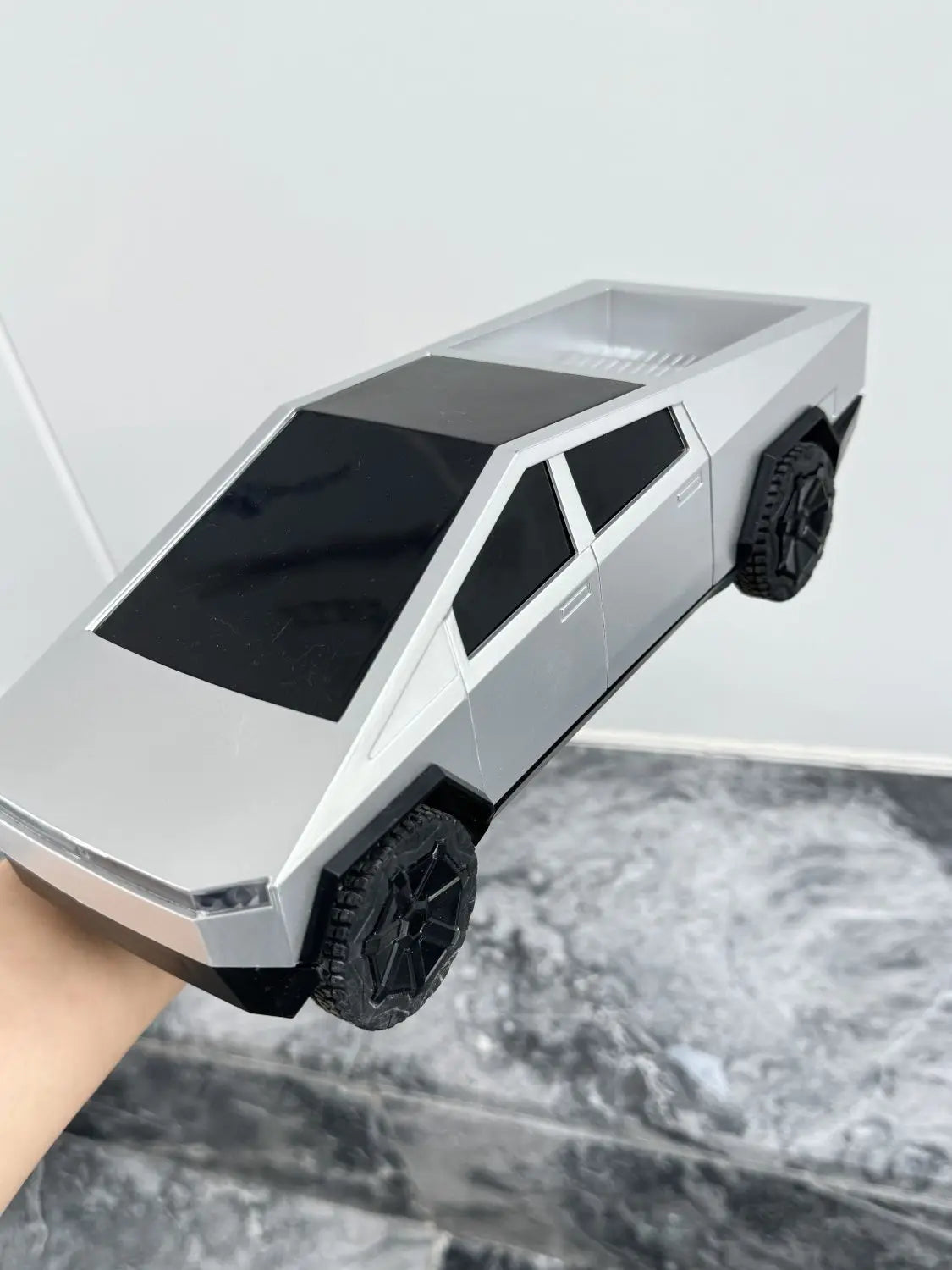 Cyber Beast: 1:12 Offroad RC Truck