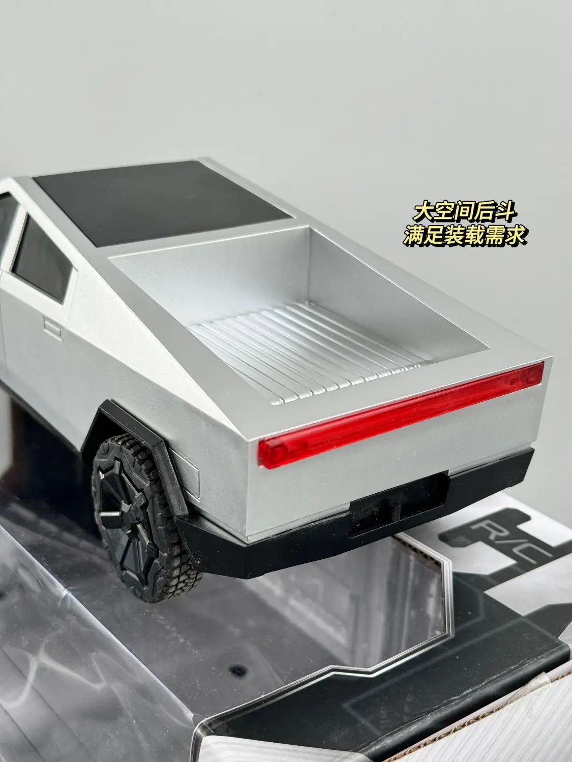 Cyber Beast: 1:12 Offroad RC Truck